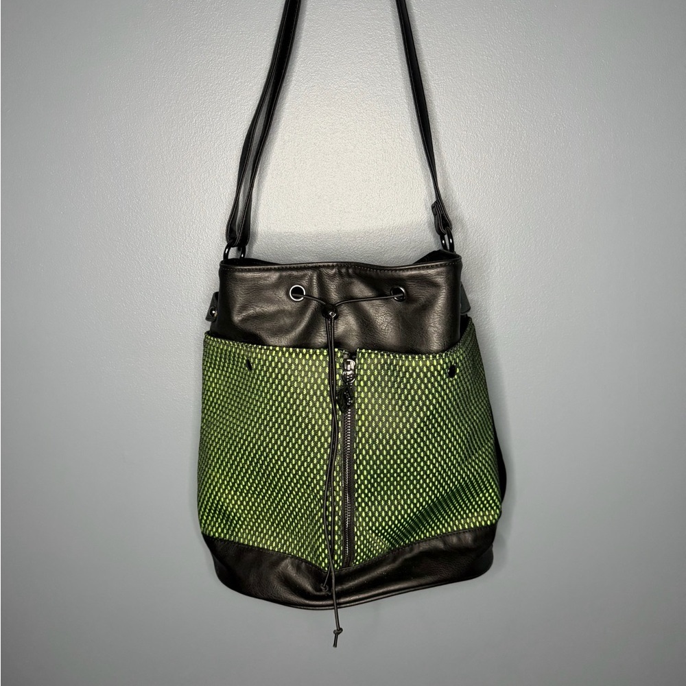 Fabletics The Scout Bucket Gym Bag Neon Green/Black Drawstring Crossbody | OS - Picture 4 of 8